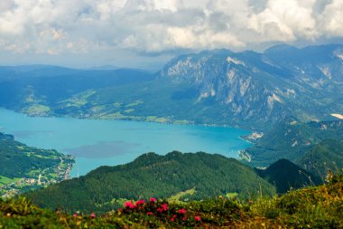Schafberg Monutain 'den Avusturya Alpleri' ne Sankt Wolfgang im Salzkammergut 'un yanına.