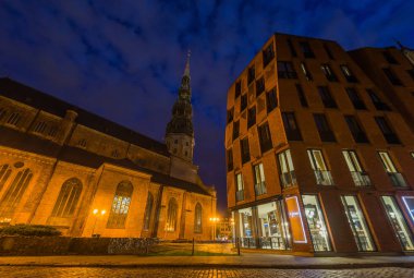 Riga, Letonya 'daki Aziz Peter kilisesi binası.