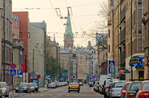 拉脱维亚里加- 2019年4月25日：里加中心的塔利纳斯大街（Tallinas iela）景观 — 图库照片