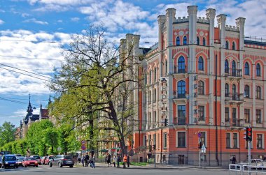 Riga, Letonya - 25 Nisan 2019: Riga şehir merkezindeki Elizabetes Caddesi 'ne (Elizabetes iela) bakın