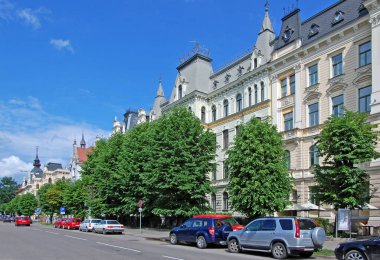 Riga, Letonya - 25 Nisan 2019: Riga şehir merkezindeki Elizabetes Caddesi 'ne (Elizabetes iela) bakın