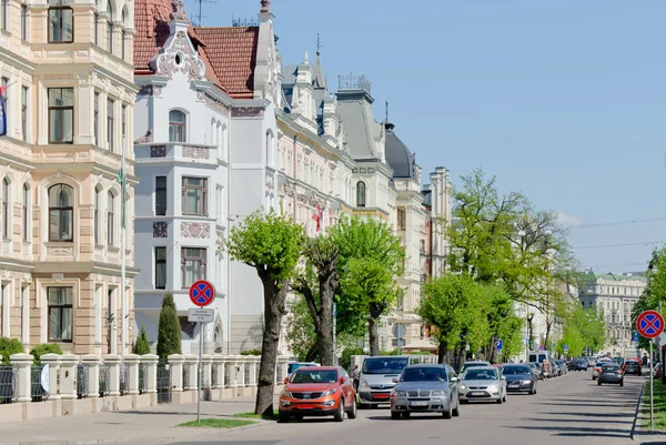 拉脱维亚里加- 2019年4月25日：里加中心的伊丽莎白街视图 — 图库照片