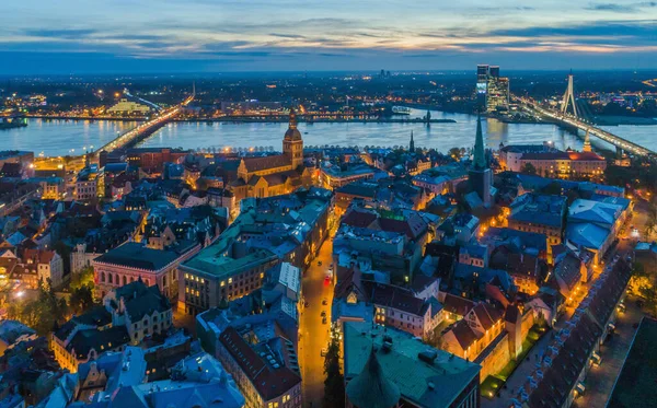 Hermosa vista panorámica aérea del horizonte de la ciudad de Riga, Letonia — Foto de Stock