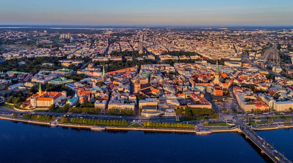 Letonya 'nın Riga şehrinin gökyüzü manzarası çok güzel.