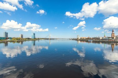 Letonya 'nın Riga şehrinin gökyüzü manzarası çok güzel.