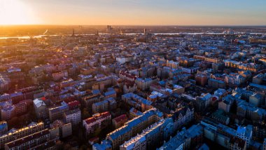 Letonya 'nın Riga şehrinin gökyüzü manzarası çok güzel.