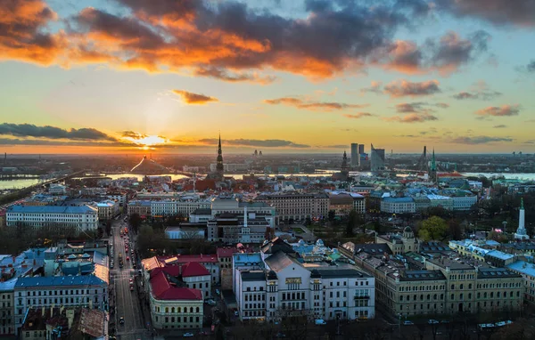Bella vista panoramica aerea della città di Riga skyline, Lettonia — Foto Stock