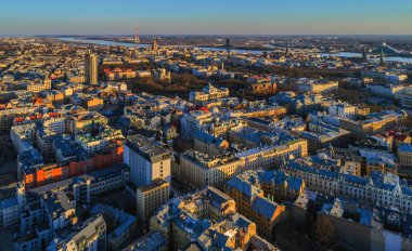 Letonya 'nın Riga şehrinin gökyüzü manzarası çok güzel.