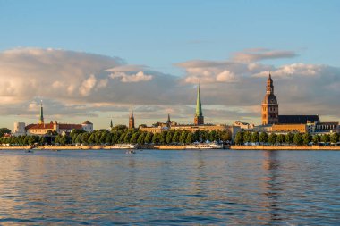 Letonya 'nın Riga şehrinin gökyüzü manzarası çok güzel.