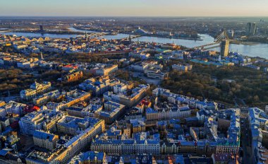 Letonya 'nın Riga şehrinin gökyüzü manzarası çok güzel.