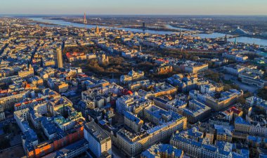Letonya 'nın Riga şehrinin gökyüzü manzarası çok güzel.