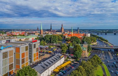 Letonya 'nın Riga şehrinin gökyüzü manzarası çok güzel.