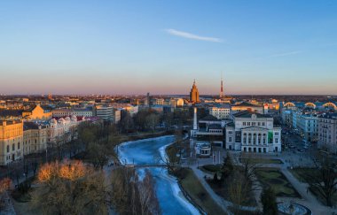 Letonya 'nın Riga şehrinin gökyüzü manzarası çok güzel.