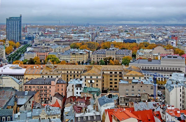 Belle vue panoramique aérienne de Riga ville skyline, Lettonie — Photo