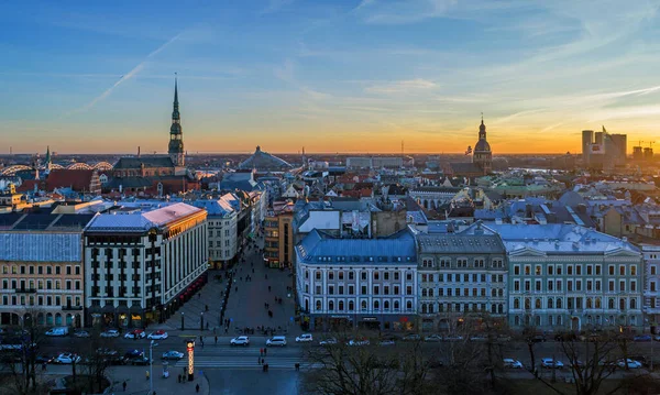 Hermosa vista panorámica aérea del horizonte de la ciudad de Riga, Letonia — Foto de Stock