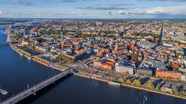 Hermosa vista panorámica aérea del horizonte de la ciudad de Riga, Letonia —  Fotos de Stock