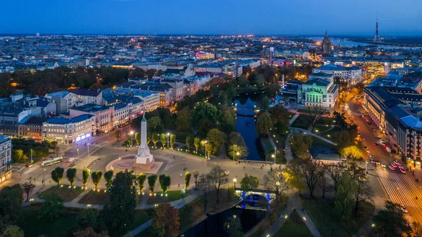 Prachtig uitzicht vanuit de lucht op de skyline van Riga stad, Letland — Stockfoto