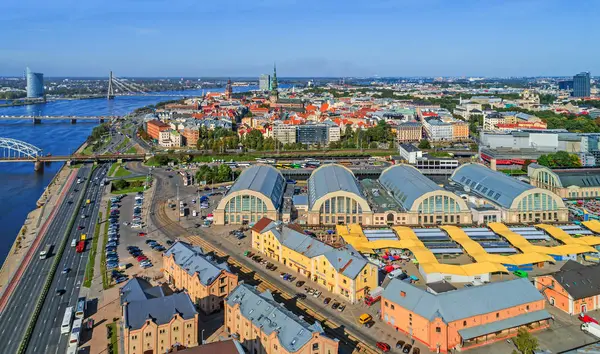 Hermosa vista panorámica aérea del horizonte de la ciudad de Riga, Letonia —  Fotos de Stock