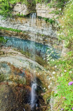 Estonya 'nın en yüksek şelalesi - Valaste şelalesi (Valaste juga)