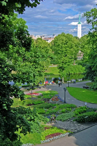 July 2011 Riga Latvia Beautiful Bastejkalns Park View Summer Day — 图库照片