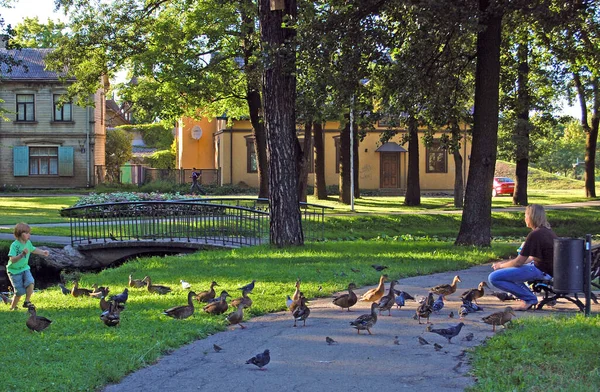 2009 Riga Latvia Beautiful Arkadijas Park Summer Day 스톡 이미지