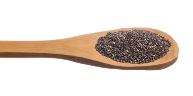 Salvia Hispanica, Chia Seed 'in bilimsel adıdır. Ayrıca Semente de Chia (Portekizce) olarak da bilinir. Tahta kaşık üzerinde tahıllar, izole beyaz arkaplan.