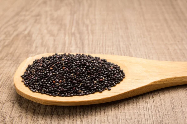 Chenopodium Quinoa Nombre Científico Semilla Quinua Negra Granos Cuchara Madera —  Fotos de Stock