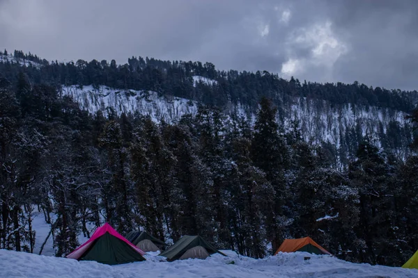 ヒマラヤの山のキャンプ場 — ストック写真