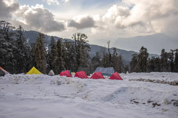 ヒマラヤのキャンプ場のテント — ストック写真