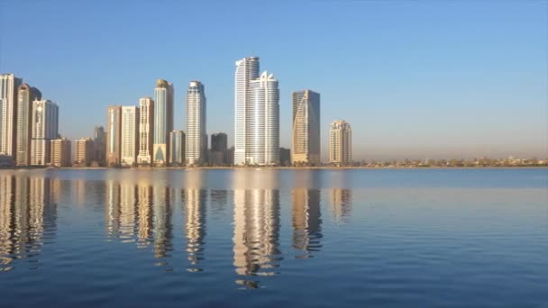 Caminhar Longo Dique Início Manhã Nascer Sol Parque Com Lago — Vídeo de Stock