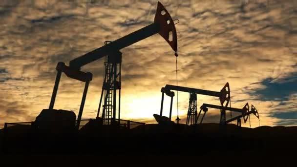 Робочі Нафтові Насоси Проти Хмарного Пейзажу Заходу Сонця — стокове відео