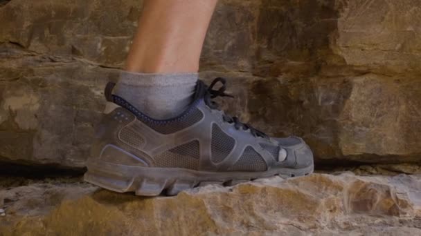 Climber Legs Trekking Boots Climbing Rocky Mountain While Travel Male — Stock Video