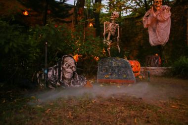 İnsan kafatası zombi adam açık yan görünüm. Korku, Cadılar Bayramı kavramı.