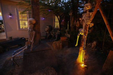 İnsan kafatası zombi adam açık yan görünüm. Korku, Cadılar Bayramı kavramı.