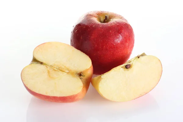 Manzana Roja Aislada Sobre Fondo Blanco —  Fotos de Stock