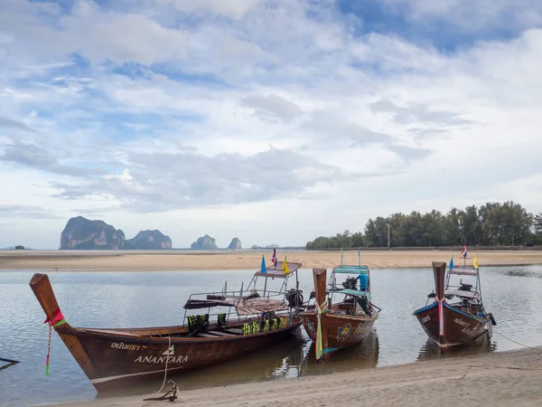 Trung Tailandia Nov 2016 Vista Barco Tradicional Una Playa Mar — Foto de Stock