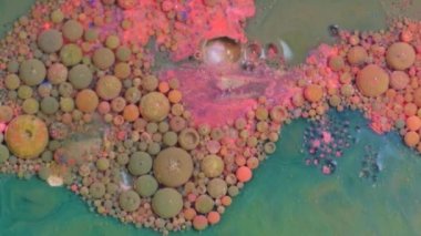 Soyut renk tasarımı renkli girdap arkaplanı. Sarı ve yeşil akrilik arkaplan.