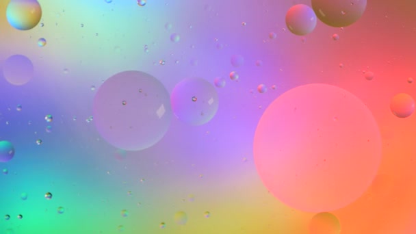 Bewegung Von Ölblasen Der Flüssigkeit Von Oben Öloberfläche Mehrfarbigen Hintergrund — Stockvideo