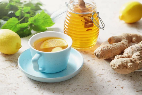 Lemon and ginger tea with honey — Stock Photo, Image