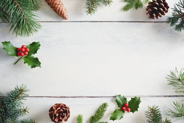 Sfondo Vacanza Con Cornice Decorazioni Natalizie Floreali Tavolo Bianco Legno — Foto Stock