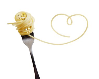 Çatallı fırında makarna. Spagetti kalp şeklinde.. 