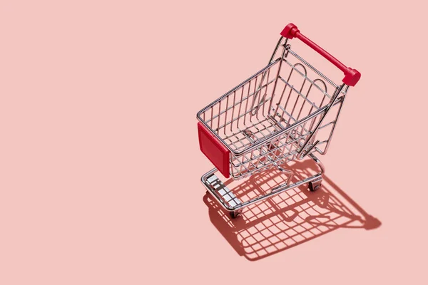 Carro Compras Vacío Contra Fondo Rosa —  Fotos de Stock