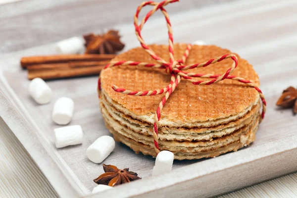 Packung Karamellwaffeln — Stockfoto