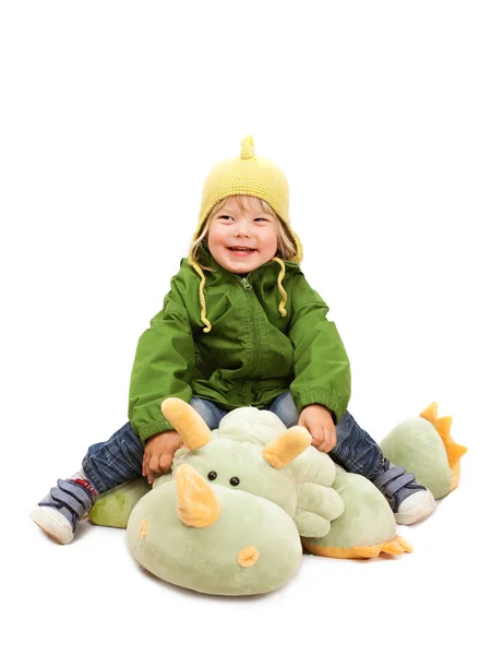 Мальчик сидит с мягкой игрушкой — стоковое фото