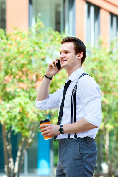 Man  talking on mobile phone — Stock Photo, Image