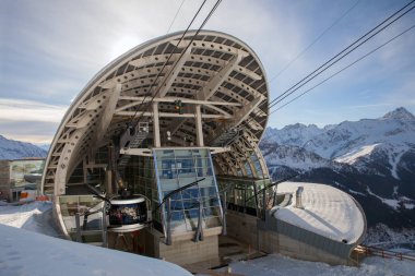 Yeni teleferik Skyway Terminal Pavillon