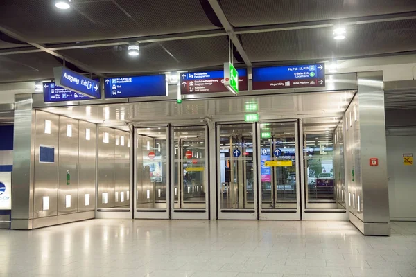 Internationaler Flughafen Düsseldorf — Stockfoto