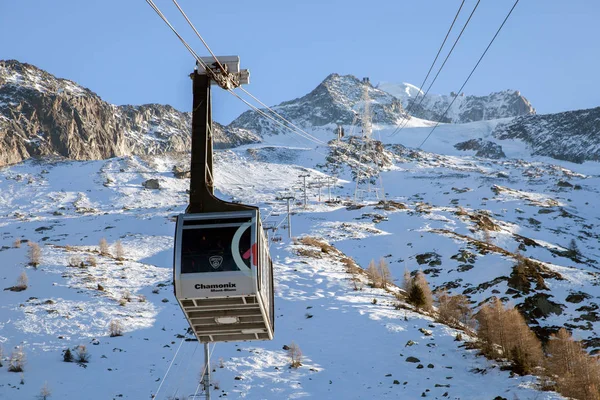 Funivia Lognan nelle Alpi francesi — Foto Stock