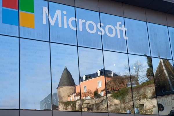 Janelas do escritório da Microsoft — Fotografia de Stock