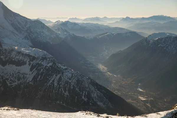 Vale de Chamonix na manhã de inverno — Fotografia de Stock